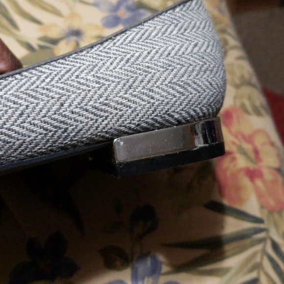 SHOES - Picture 3 of 4